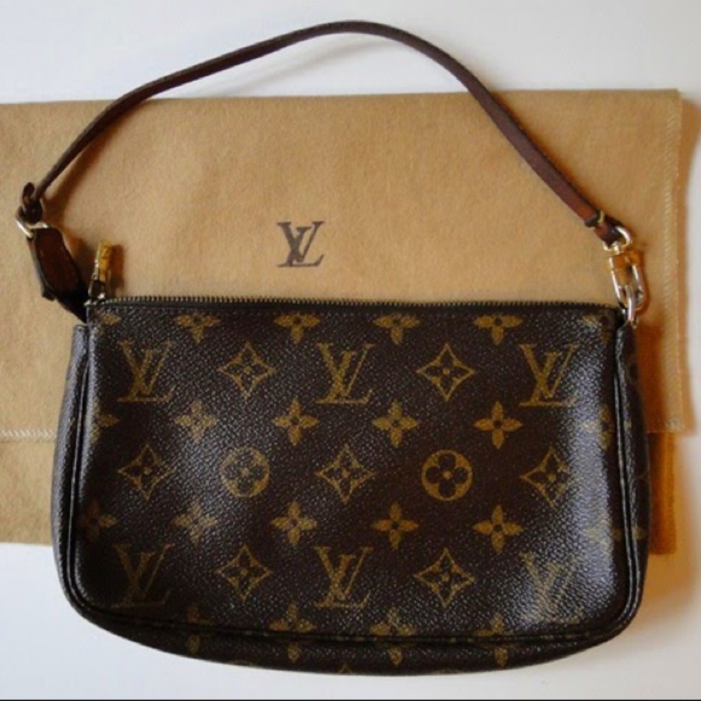 Louis Vuitton pouchette
